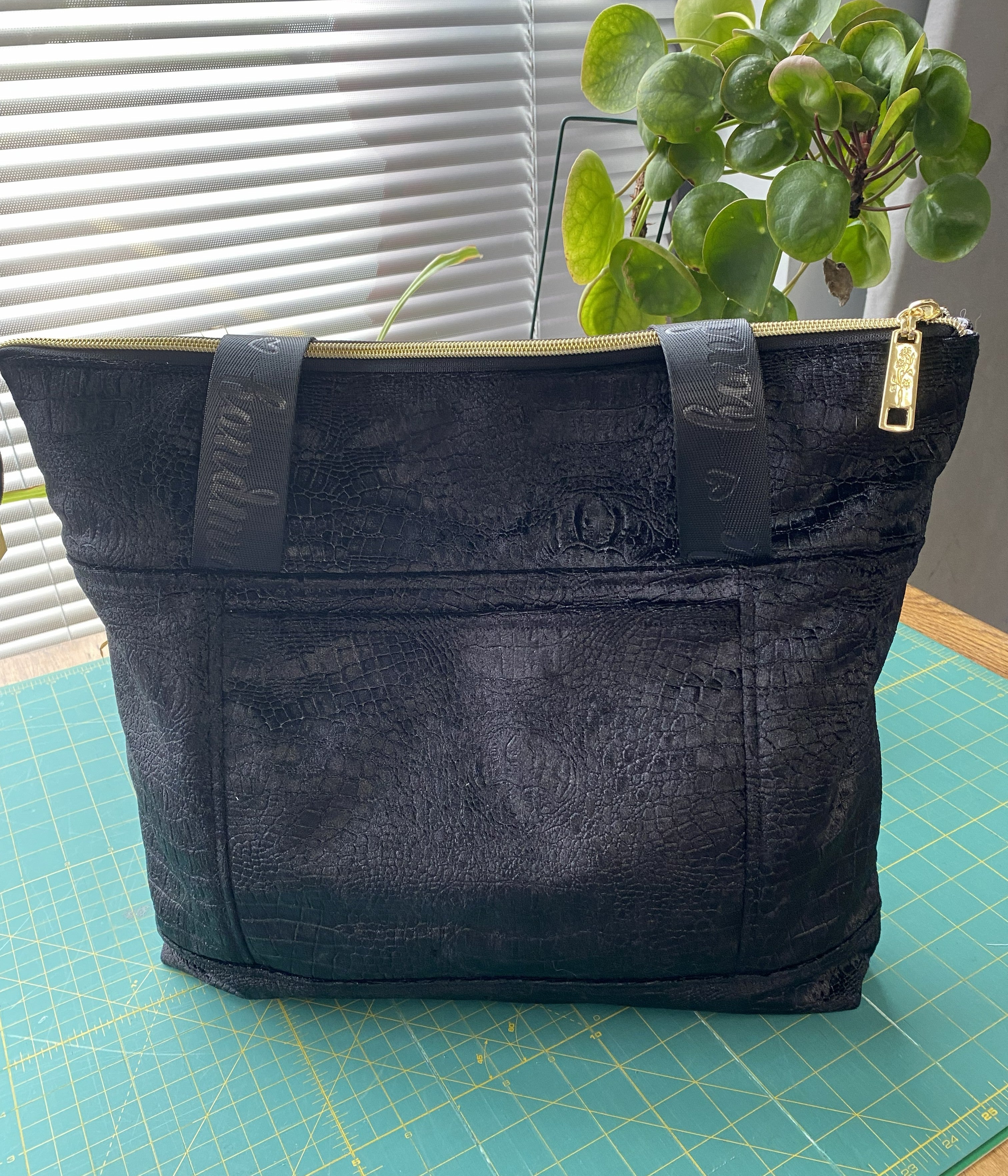 Embroidery: Gilded Books & Blooms Tote by Urban Threads