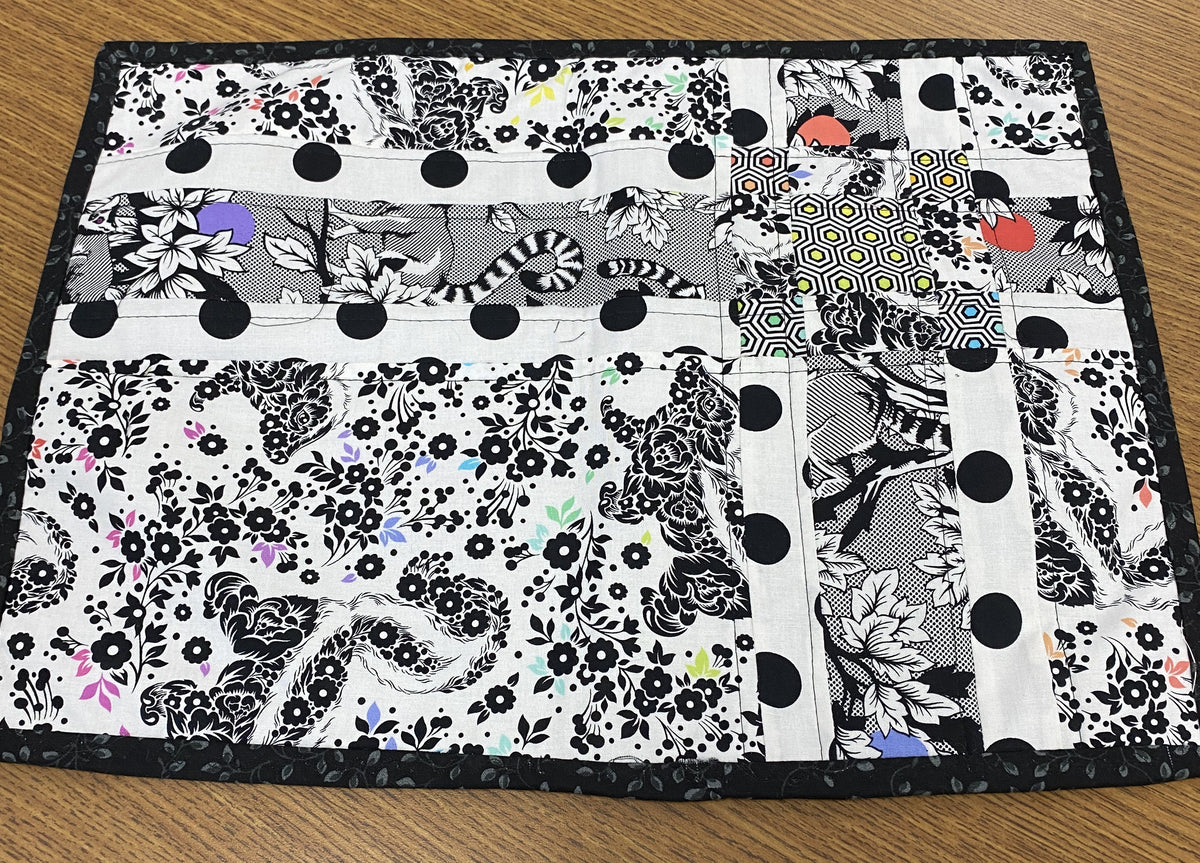 Beginning Quilting: Fat Quarter Shuffle Placemat