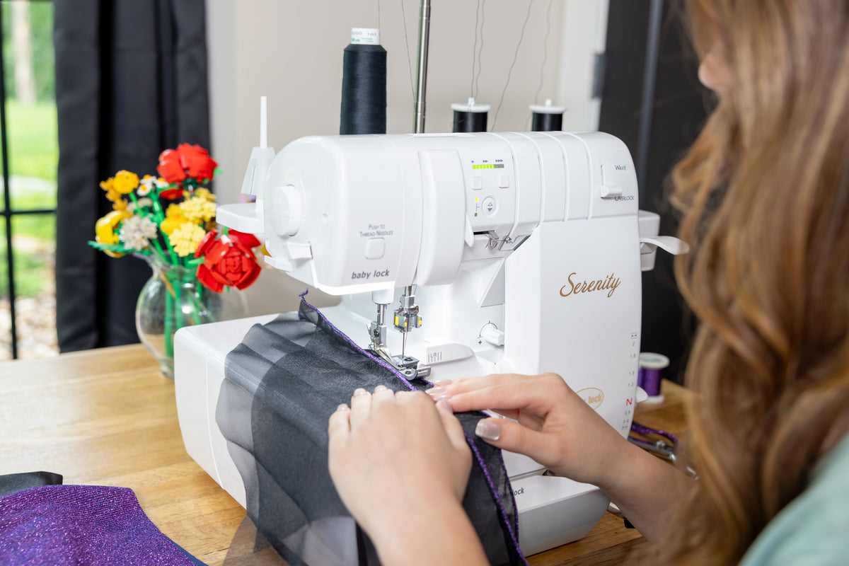 NEW!  Baby Lock Serenity Serger with bundle!